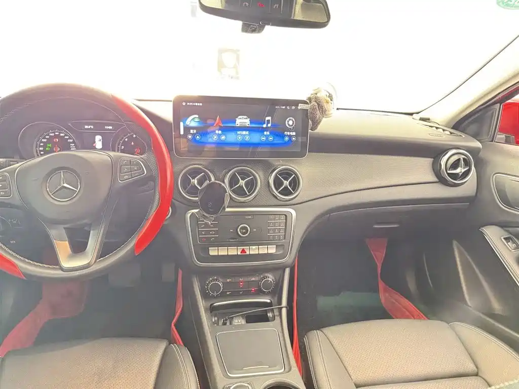 Mercedes-Benz GLA 2018 GLA 200 Dynamic фото 10