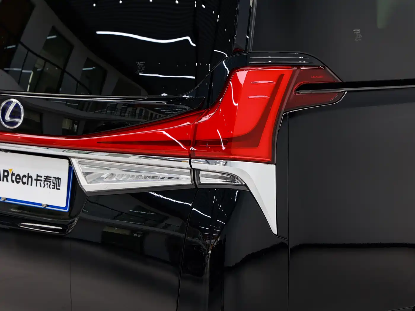 Lexus LM 2020 300h 4-Seat Imperial Edition фото 19