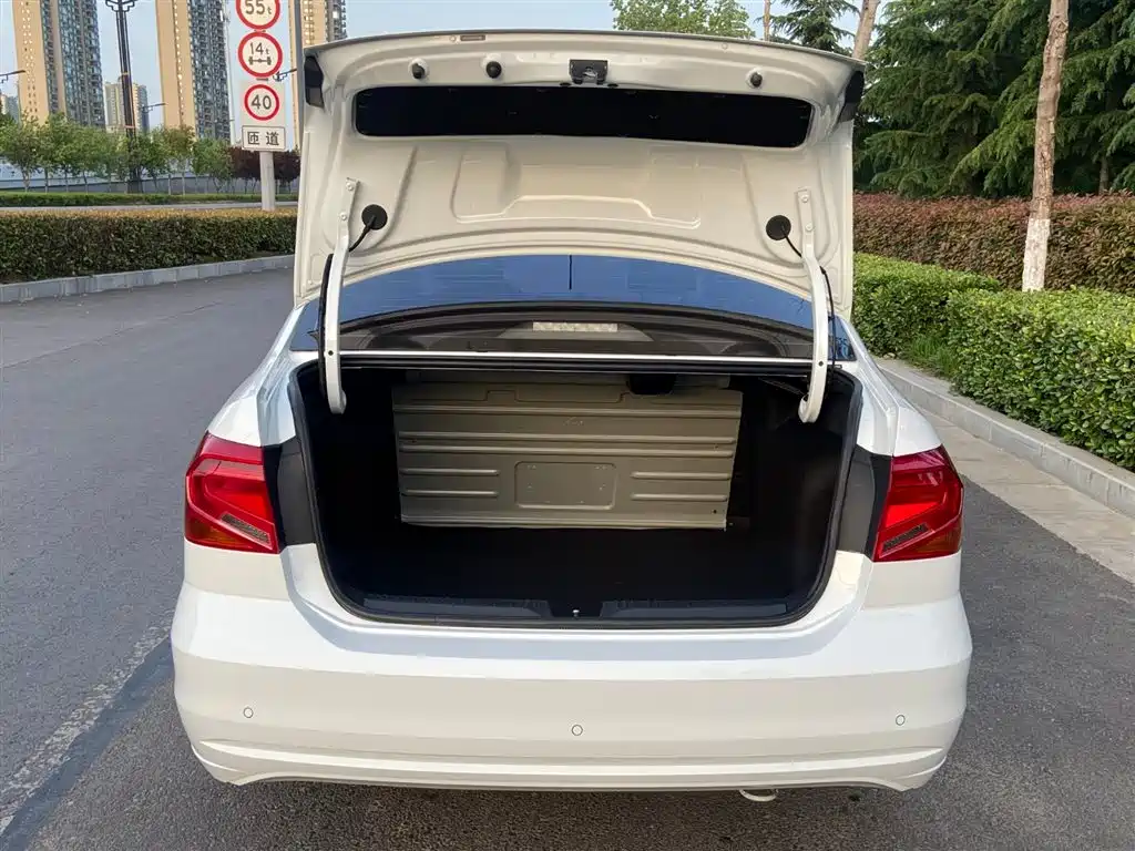 Volkswagen Jetta 2019 Dream Edition 1.5L Manual Fashion фото 16