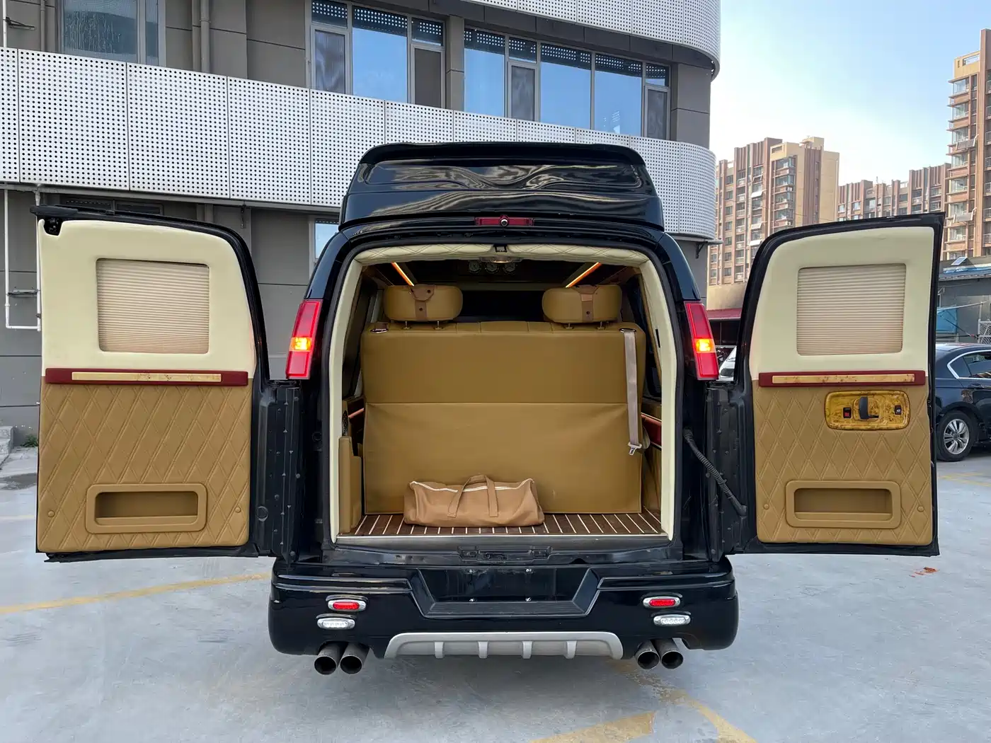 GMC Savana 2014 5.3L G2500S AWD Leader Class фото 15