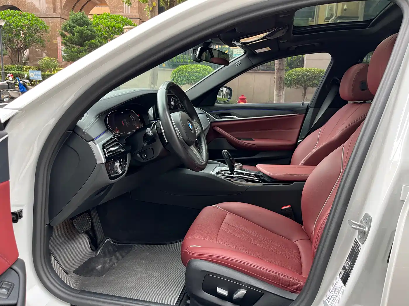 BMW 5 Series 2023 530Li Leading M Sport Package фото 9