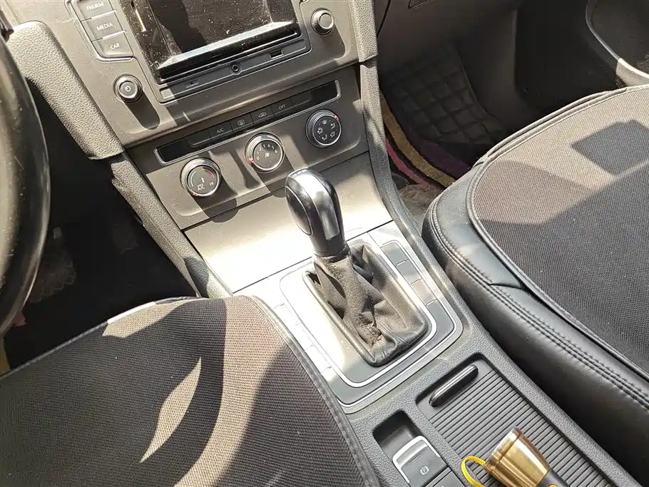 Volkswagen Golf 2016 230TSI Automatic Comfort фото 16