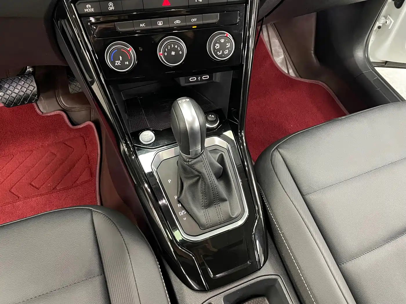 VOLKSWAGEN T-ROC EXPLORING SONGS