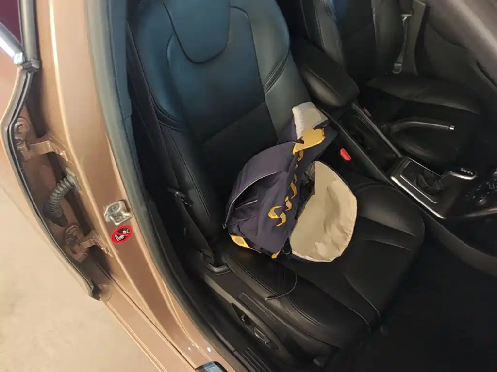 Фото 25 - Volvo V40
