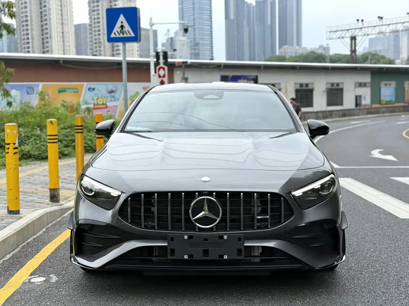 Mercedes-Benz A-Class AMG 2025 AMG A 35 L 4MATIC фото 2