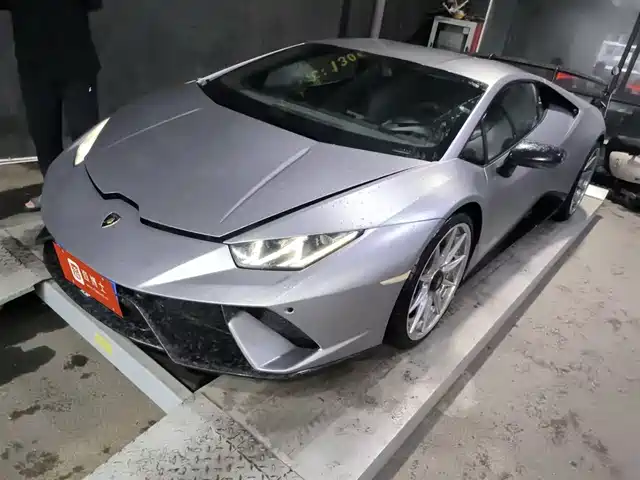 LAMBORGHINI HURACÁN
