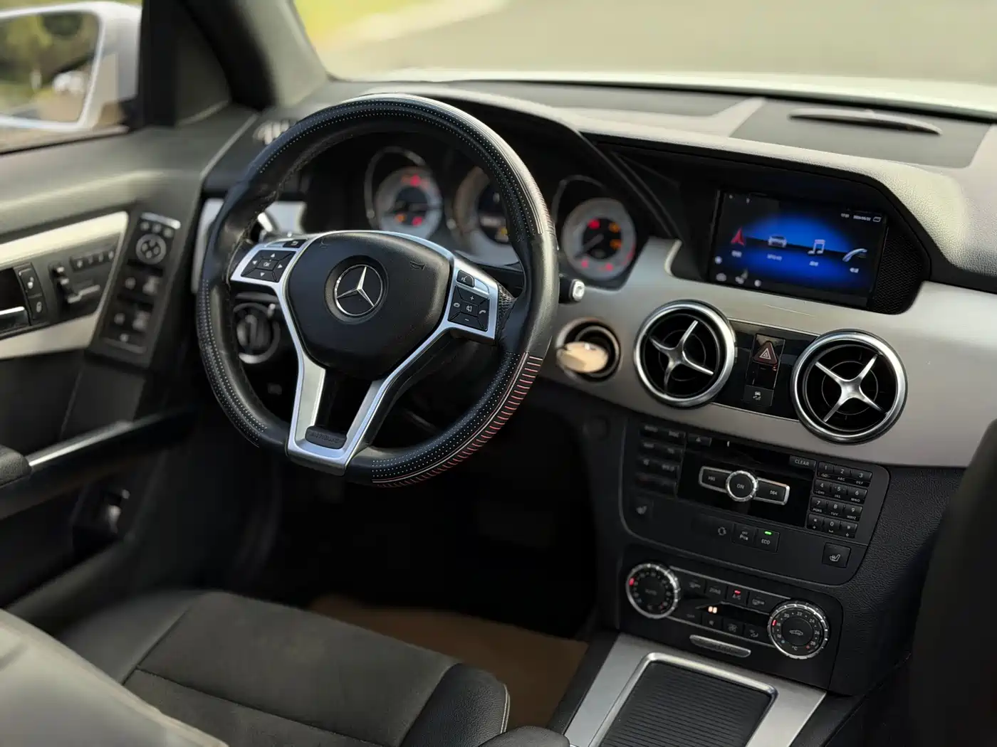 Mercedes-Benz GLK-Class 2015 GLK 260 4MATIC Fashion Ultimate Edition фото 31