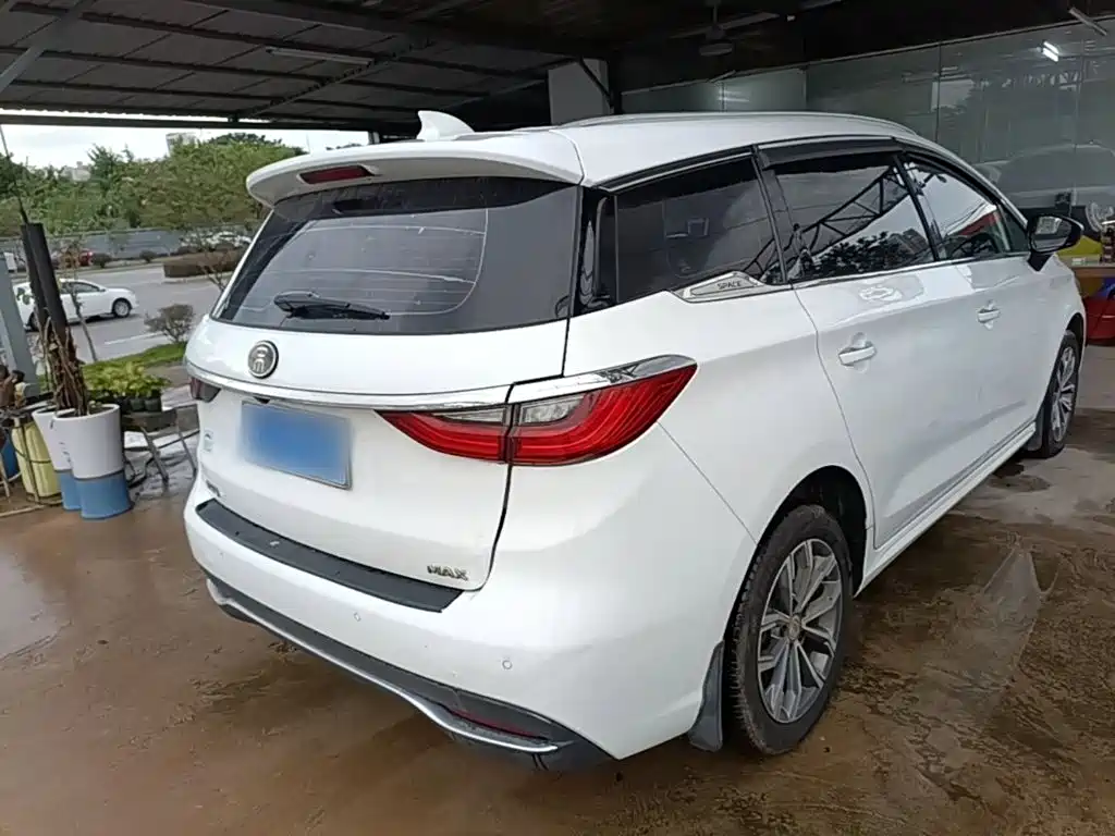 Photo 7 - BYD Song MAX