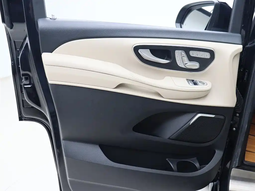 Mercedes-Benz V-Class 2020 Model V 260 L Long Wheelbase Luxury фото 4