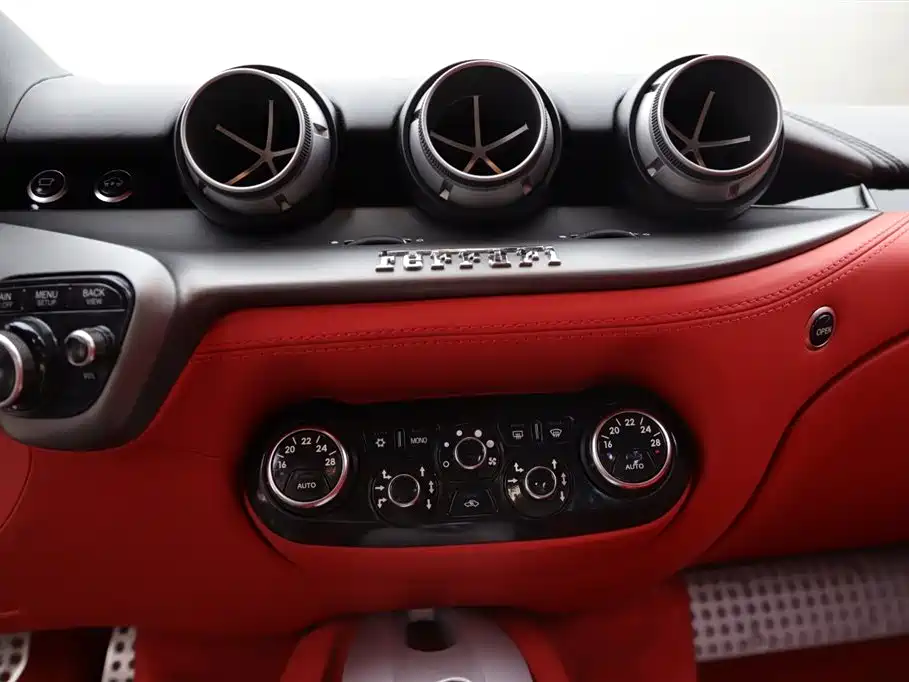 Ferrari F12berlinetta 2013 6.3L Standard фото 11
