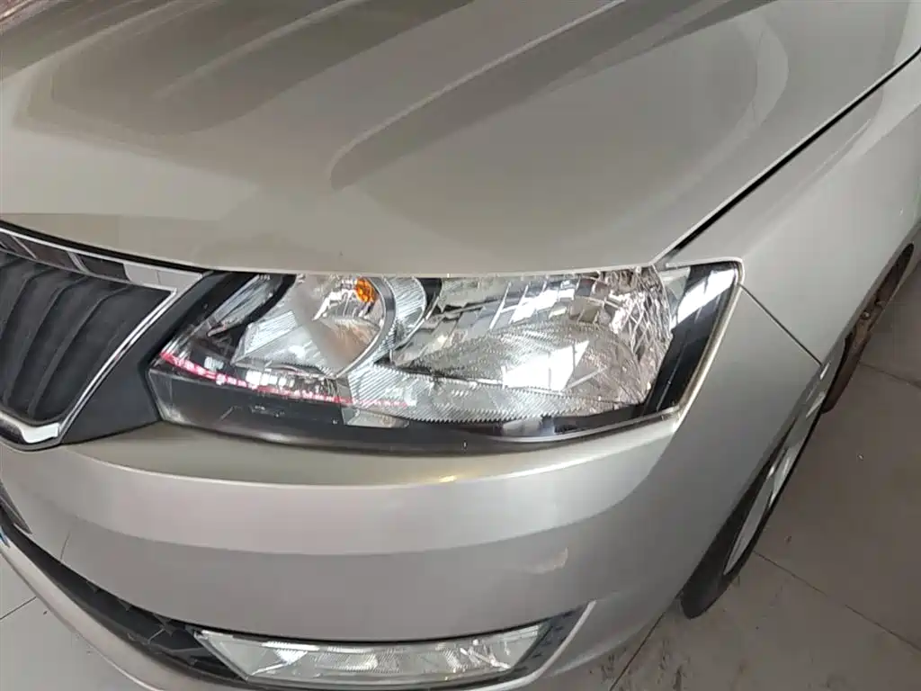 Škoda Rapid 2016 1.6L Automatic Pioneer Edition фото 24