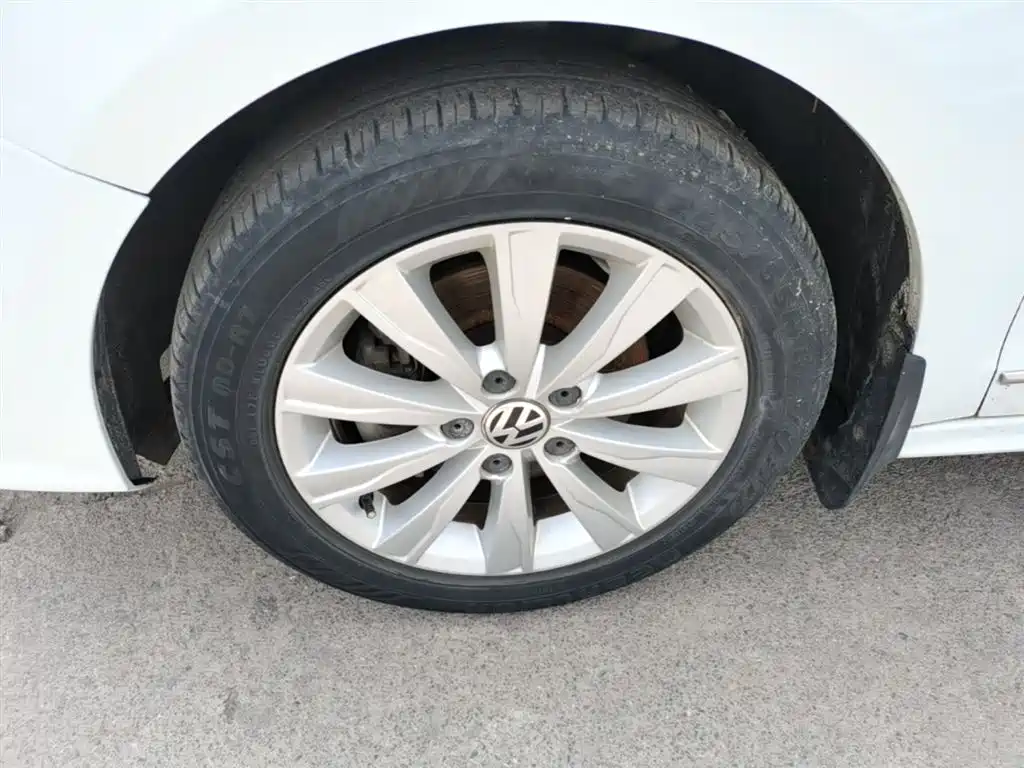Volkswagen Sagitar 2016 230TSI 25th Anniversary Edition фото 23