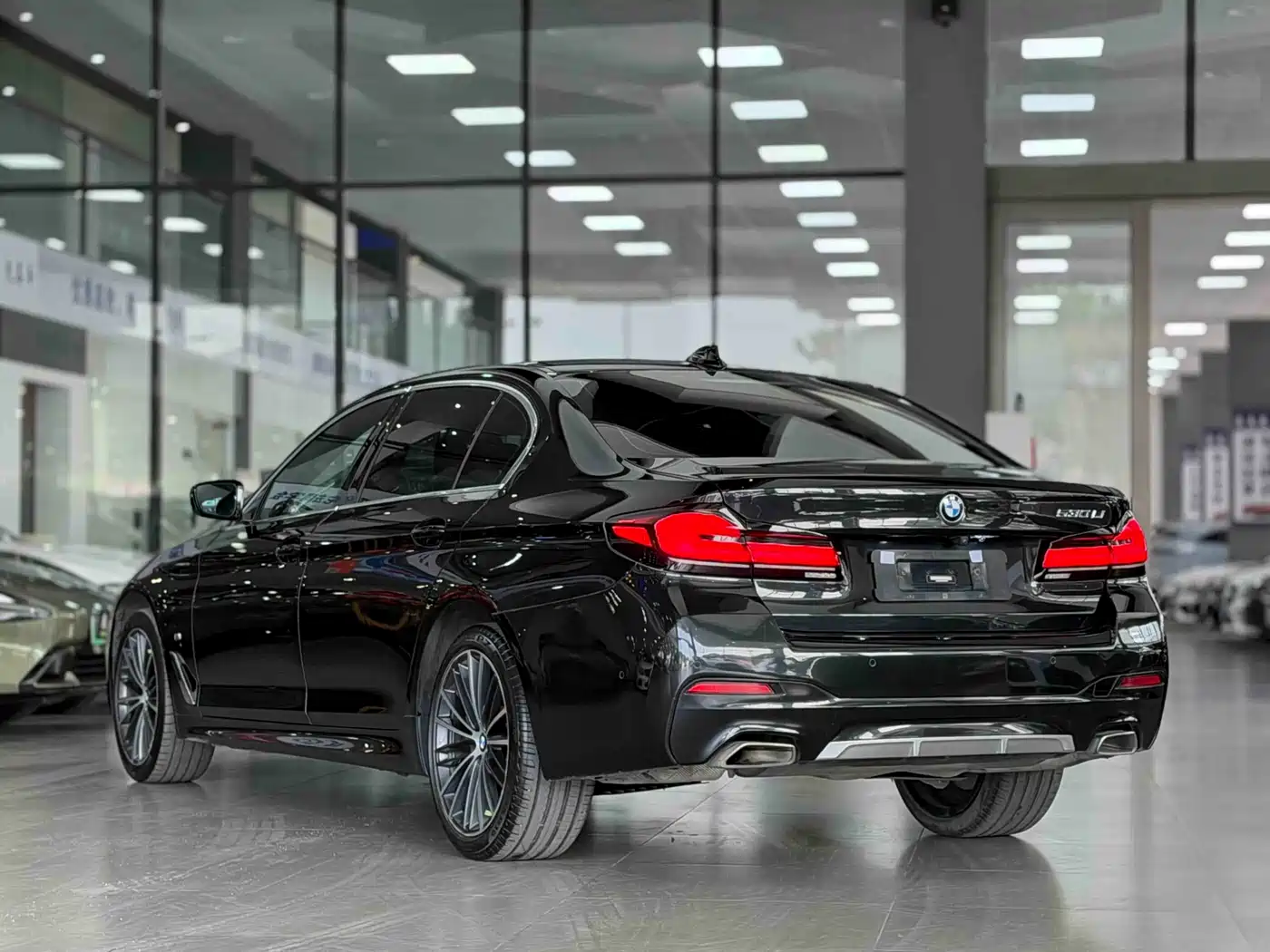 BMW 5 Series 2022 530Li Leading M Sport Package фото 9