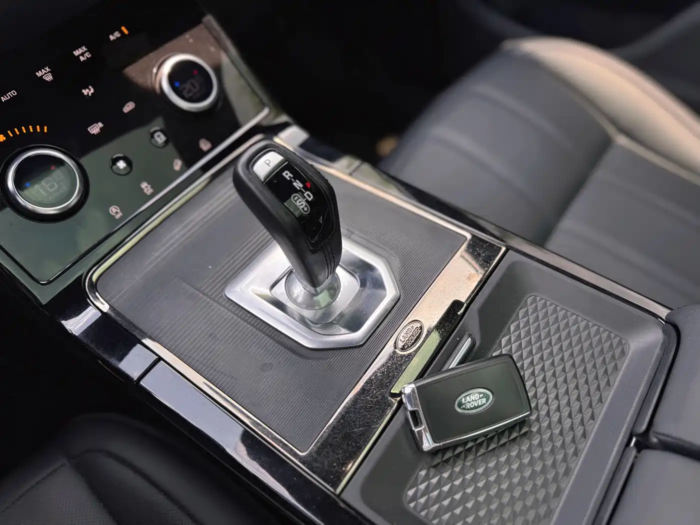 Land Rover Range Rover Evoque 2020 249PS R-DYNAMIC S Sport Edition фото 19