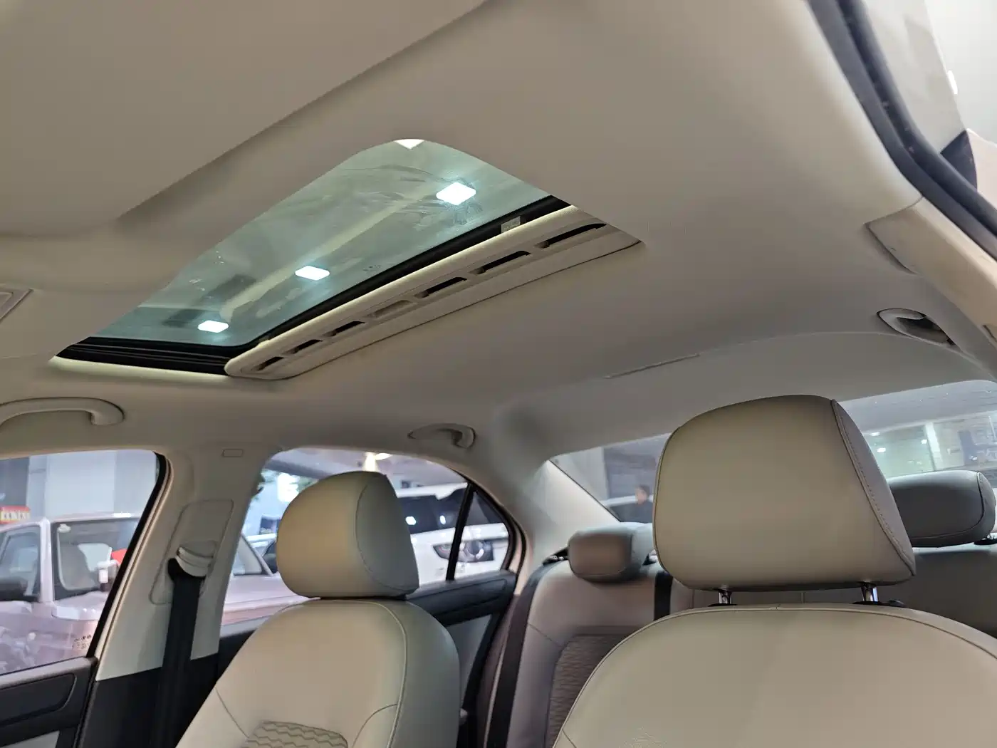 Škoda Rapid 2016 1.6L Automatic Pioneer Edition фото 12