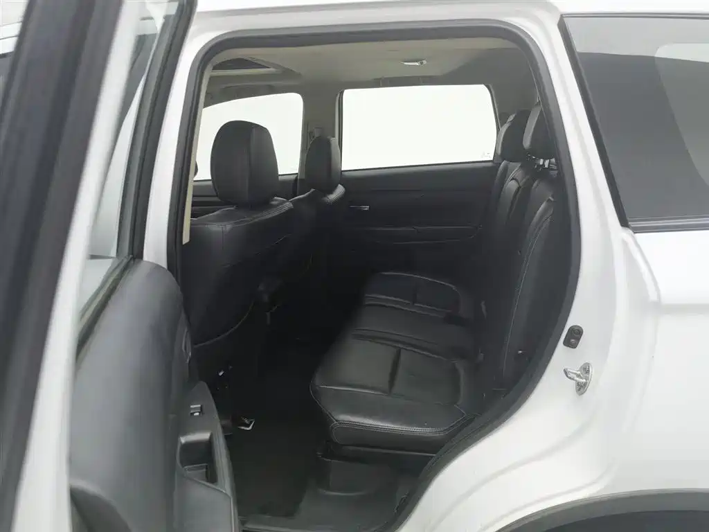 Mitsubishi Outlander 2018 2.0L 2WD Glory Edition 5-seater фото 15