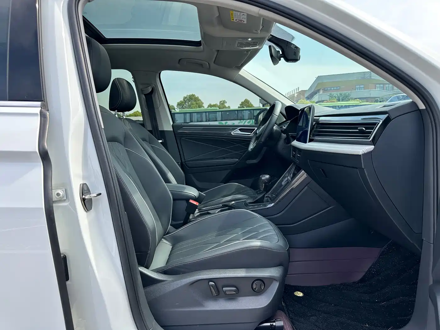 Volkswagen Tiguan L 2024 Outstanding 330TSI Auto 2WD R-Line Dragon Glory Edition фото 21