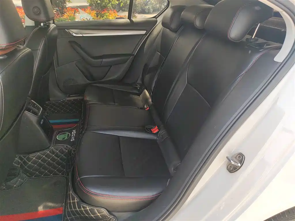 Škoda Octavia 2018 TSI230 DSG Comfort Edition фото 17