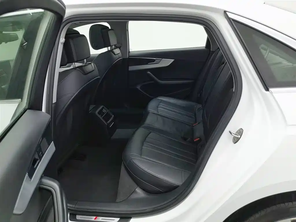 Audi A4L 2020 40 TFSI Fashion Dynamic Edition фото 15