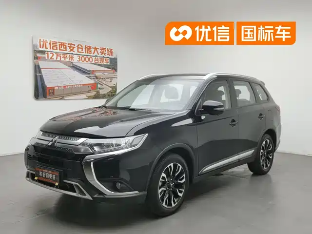 Mitsubishi Outlander 2020 2.0L 2WD Premium 7-seater — фото 1