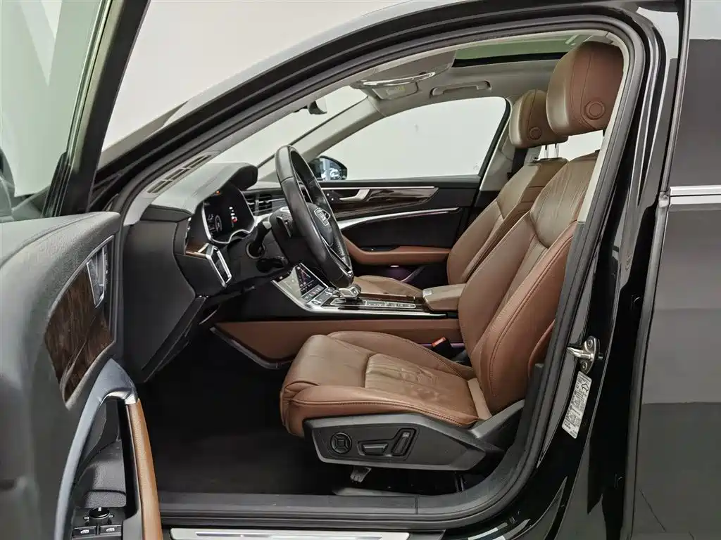 Audi A6L 2021 45 TFSI Exclusive Elegance фото 10