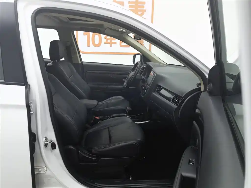 Mitsubishi Outlander 2018 2.0L 2WD Glory Edition 5-seater фото 23