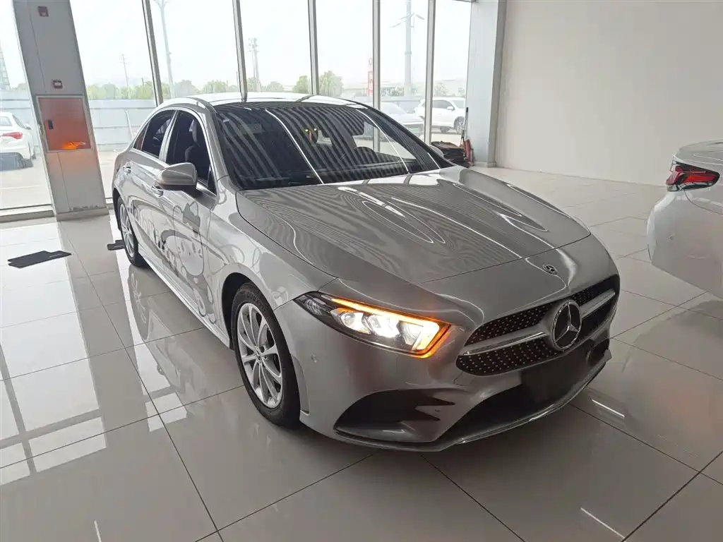 Mercedes-Benz A-Class 2020 A 200 L Sport Sedan фото 4