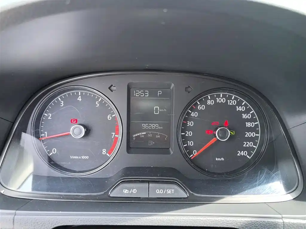 Volkswagen Lavida Tour 2013 1.6L Automatic Trend Style фото 8