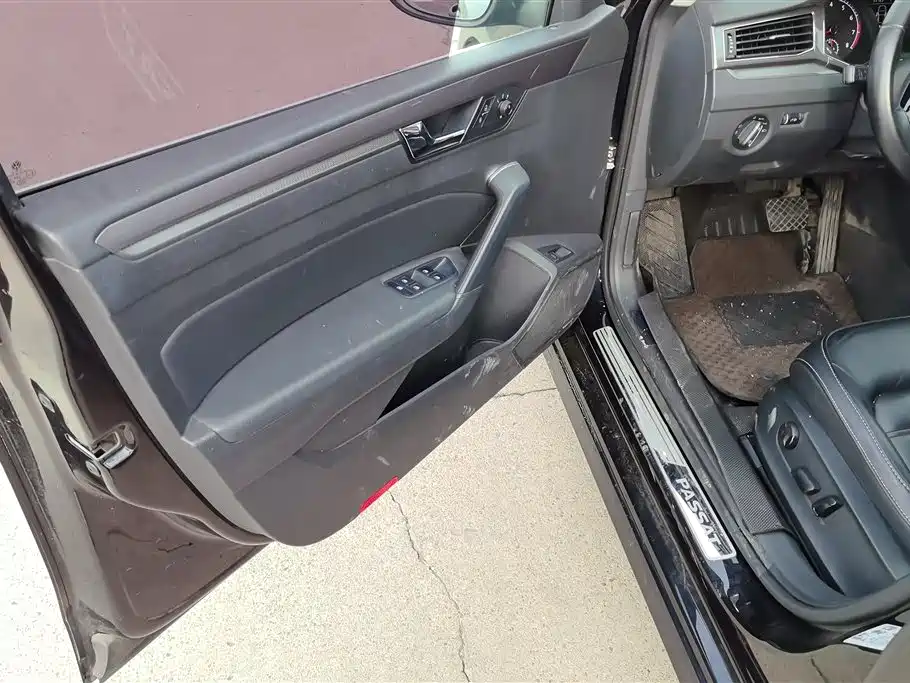 Volkswagen Passat 2017 330TSI DSG Prestige фото 7