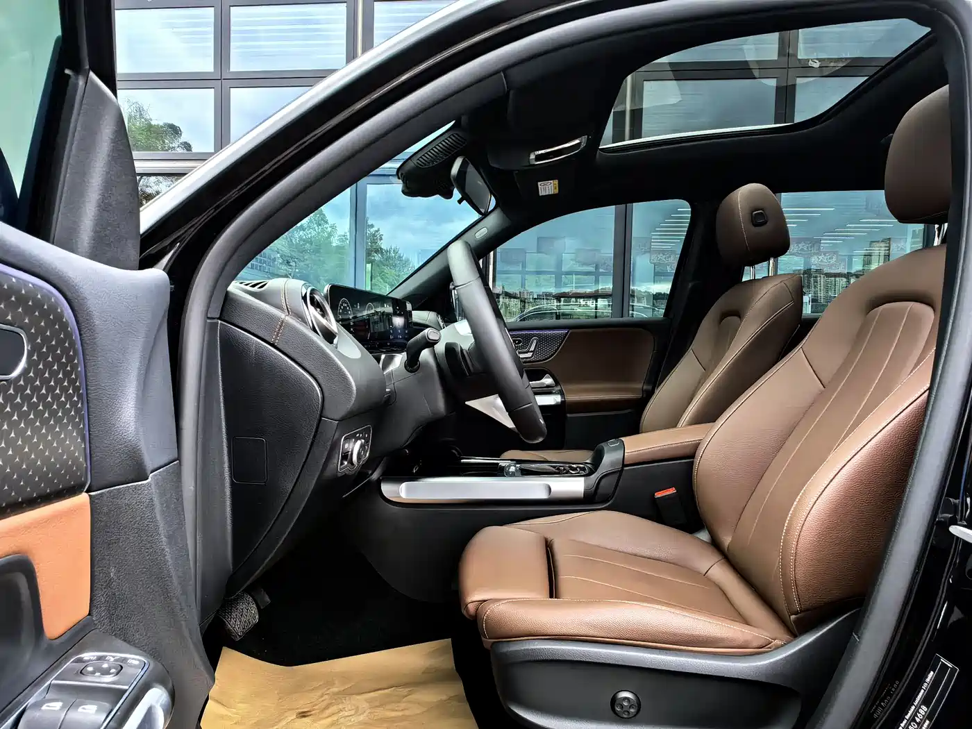 Mercedes-Benz GLB 2025 Model GLB 220 Fashion Style фото 4