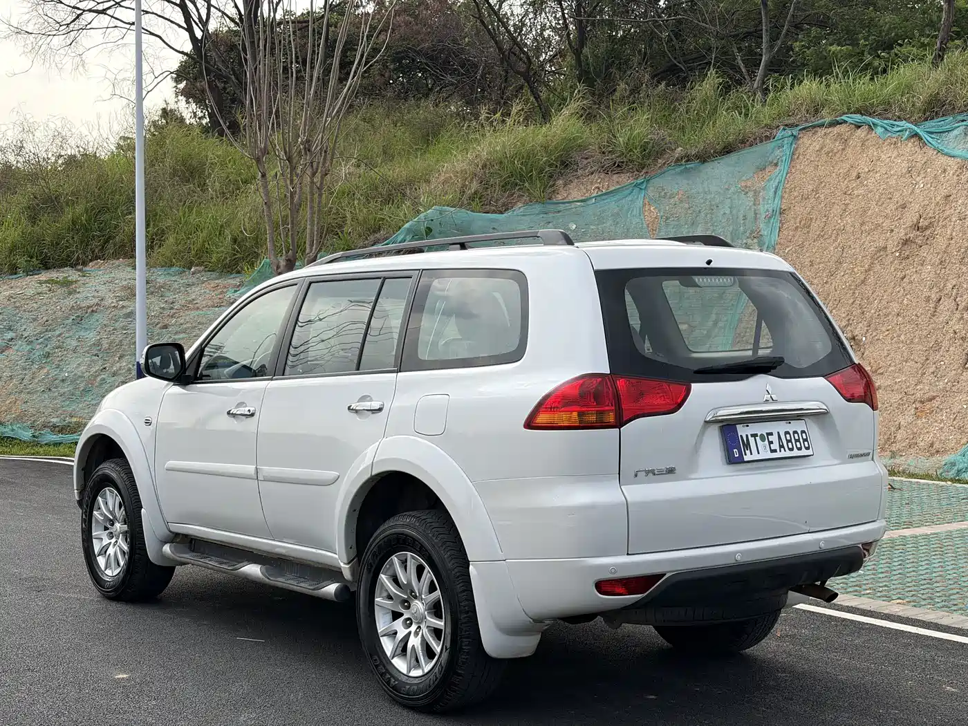 Mitsubishi Pajero Sport 2013 3.0L AWD Executive фото 14