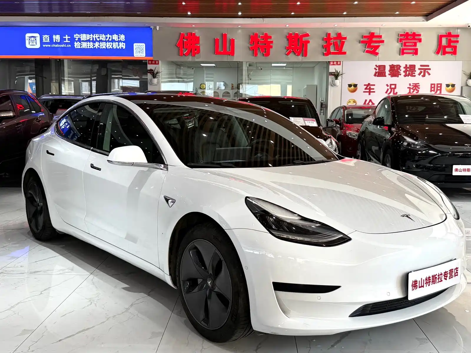 Фото 2 - Tesla Model 3