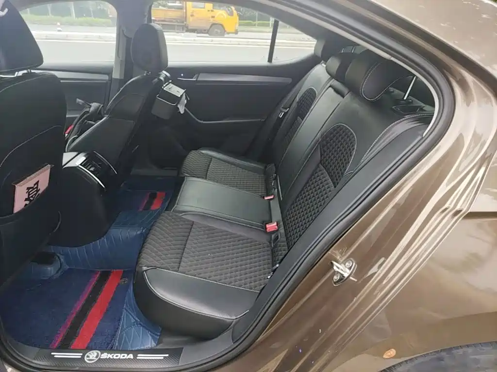 Škoda Superb 2016 TSI280 DSG Pioneer Edition фото 17