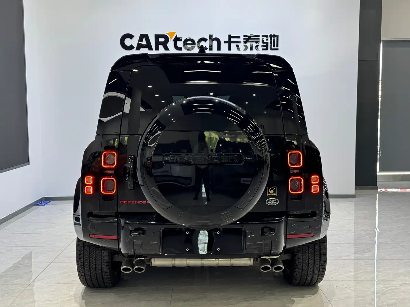 Land Rover Defender 2024 110 5.0T V8 фото 4
