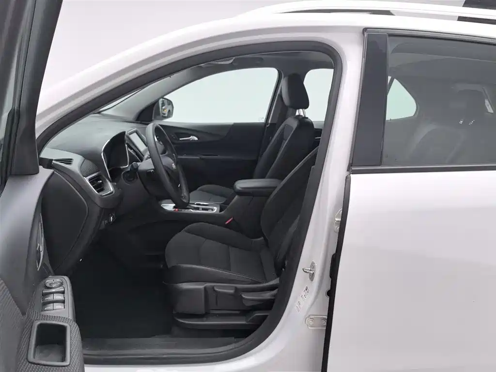 Chevrolet Equinox 2018 535T Automatic Frontier Edition фото 10