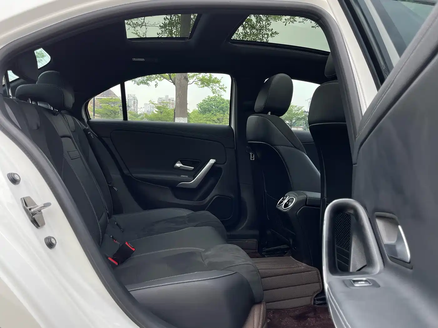 Mercedes-Benz A-Class 2022 Facelift III A 200 L Sport Sedan Fashion фото 13