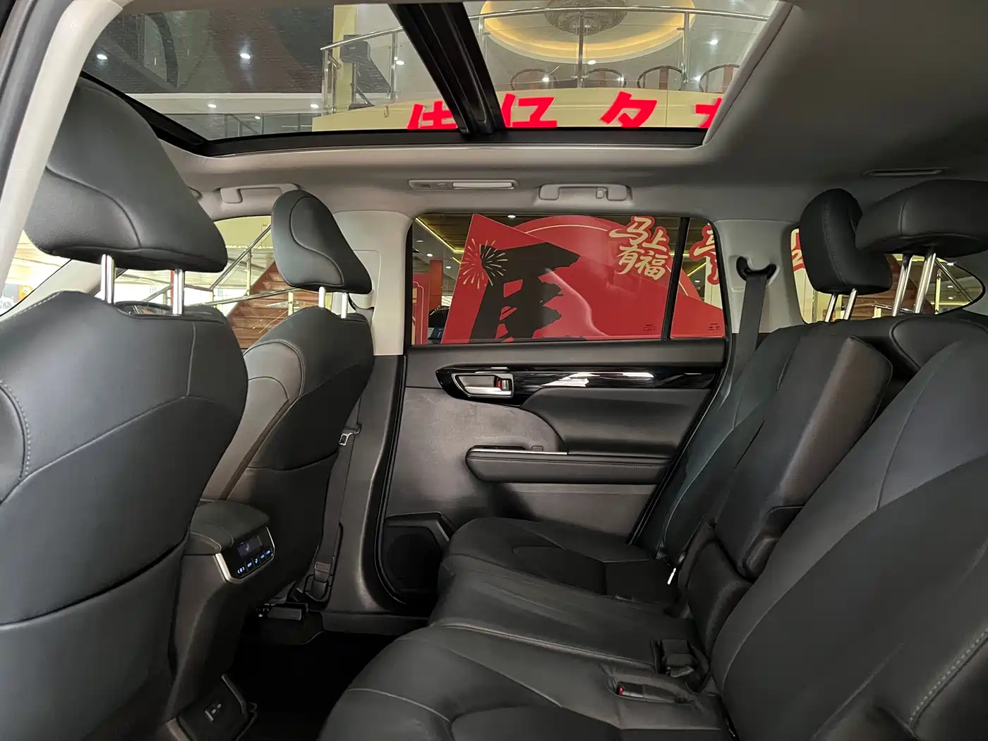 Toyota Highlander 2022 Model Dual Engine 2.5L 4WD Premium Edition 7-Seater фото 12