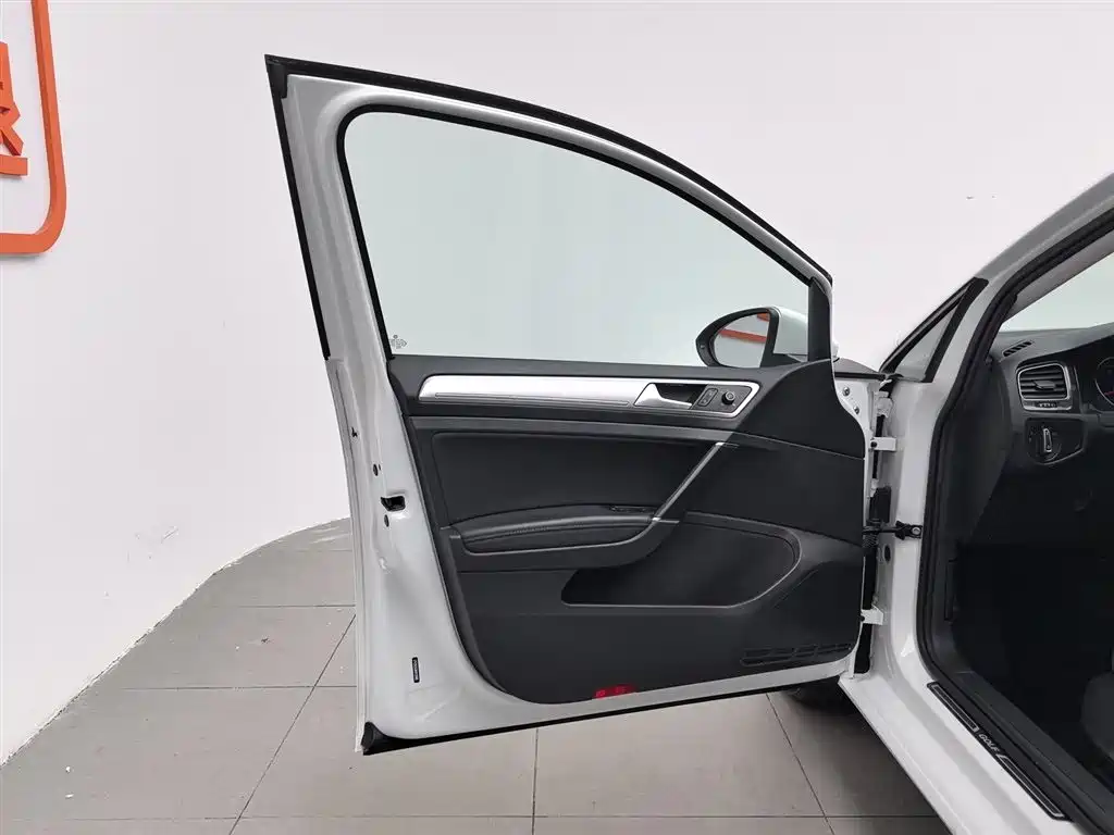 Volkswagen Golf 2018 230TSI Automatic Comfort фото 8