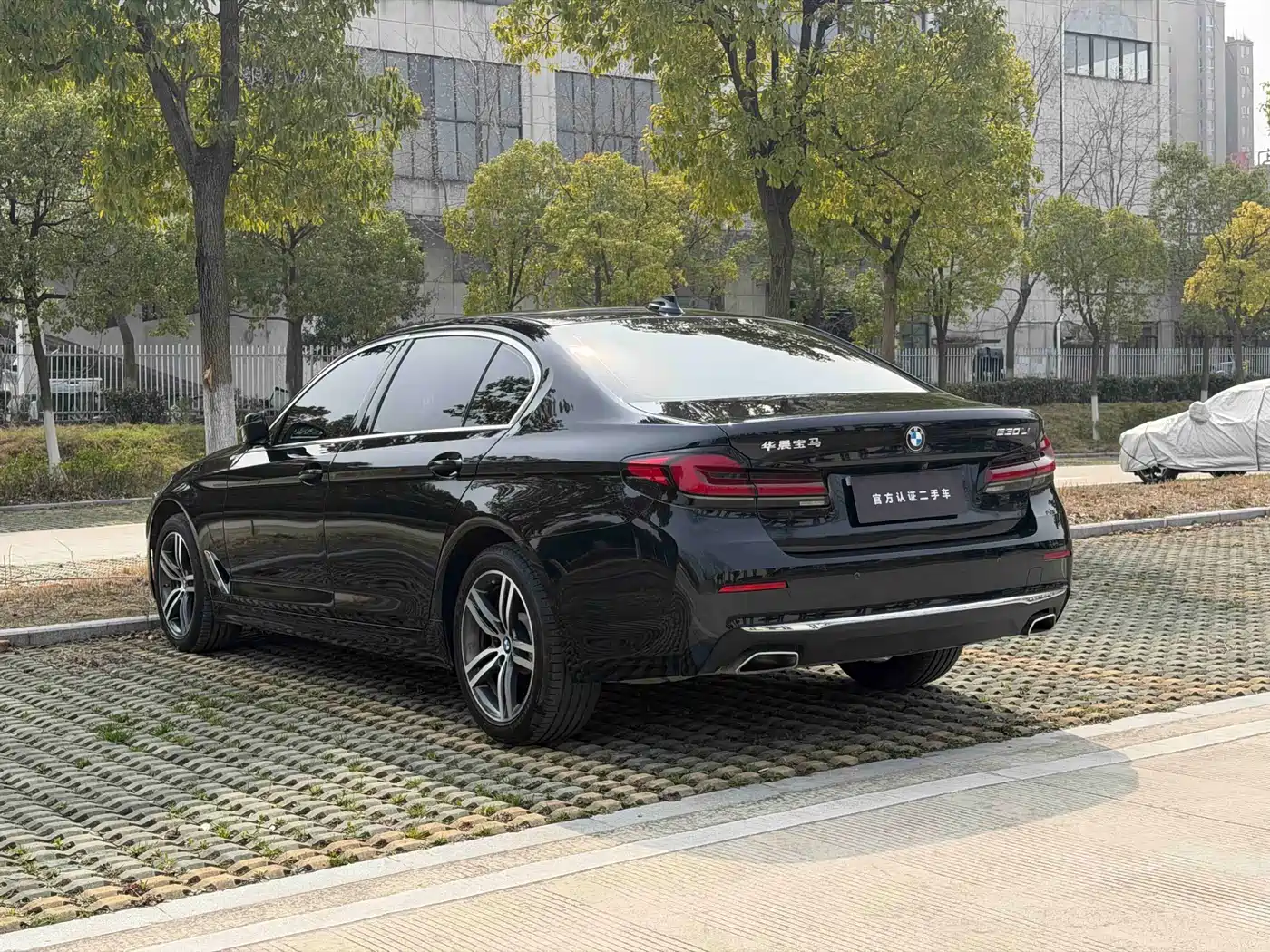 BMW 5 Series 2022 530Li Leading Luxury Package фото 6