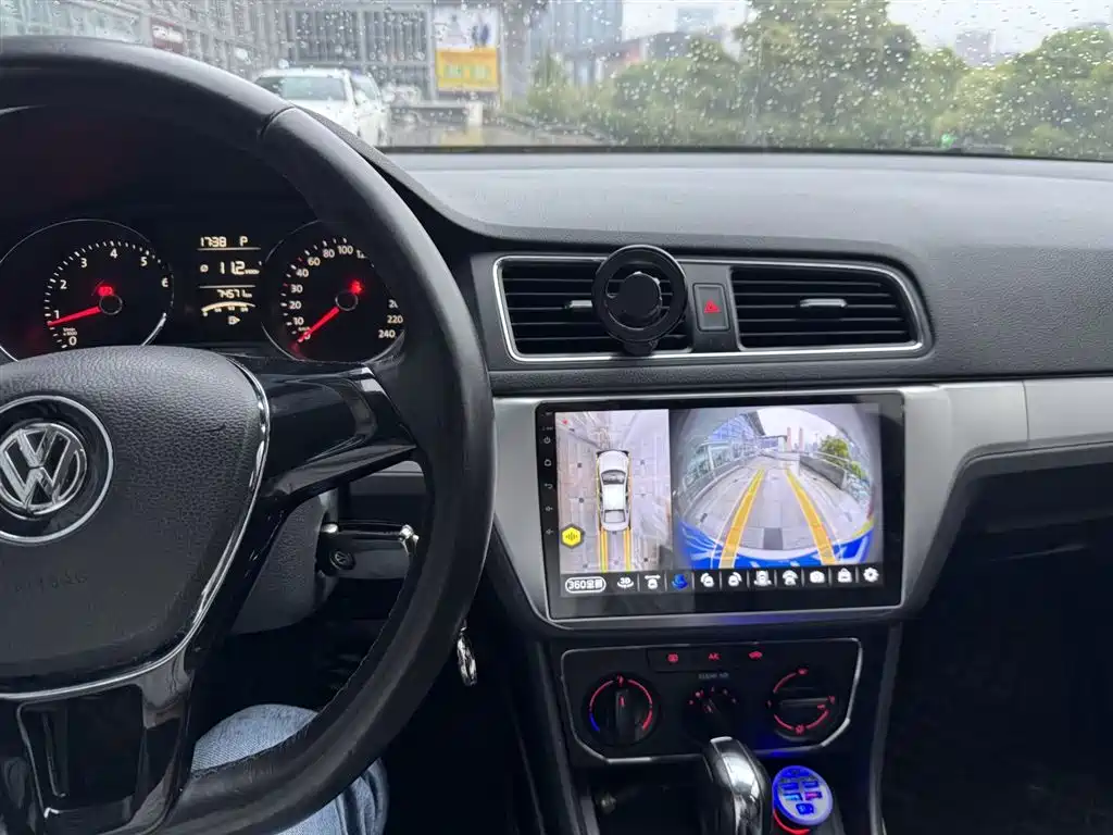 Volkswagen Lavida Tour 2015 1.6L Automatic Comfort Edition фото 8