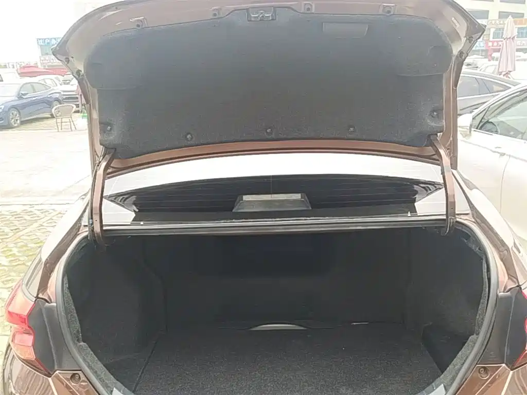 Toyota Levin 2016 Hybrid 1.8H GS E-CVT Elite Sunroof фото 19