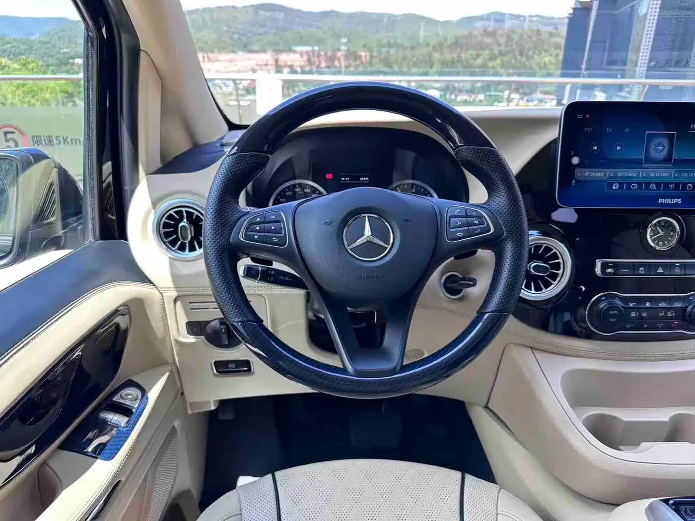 Mercedes-Benz Vito 2023 2.0T Business 7-Seater фото 5