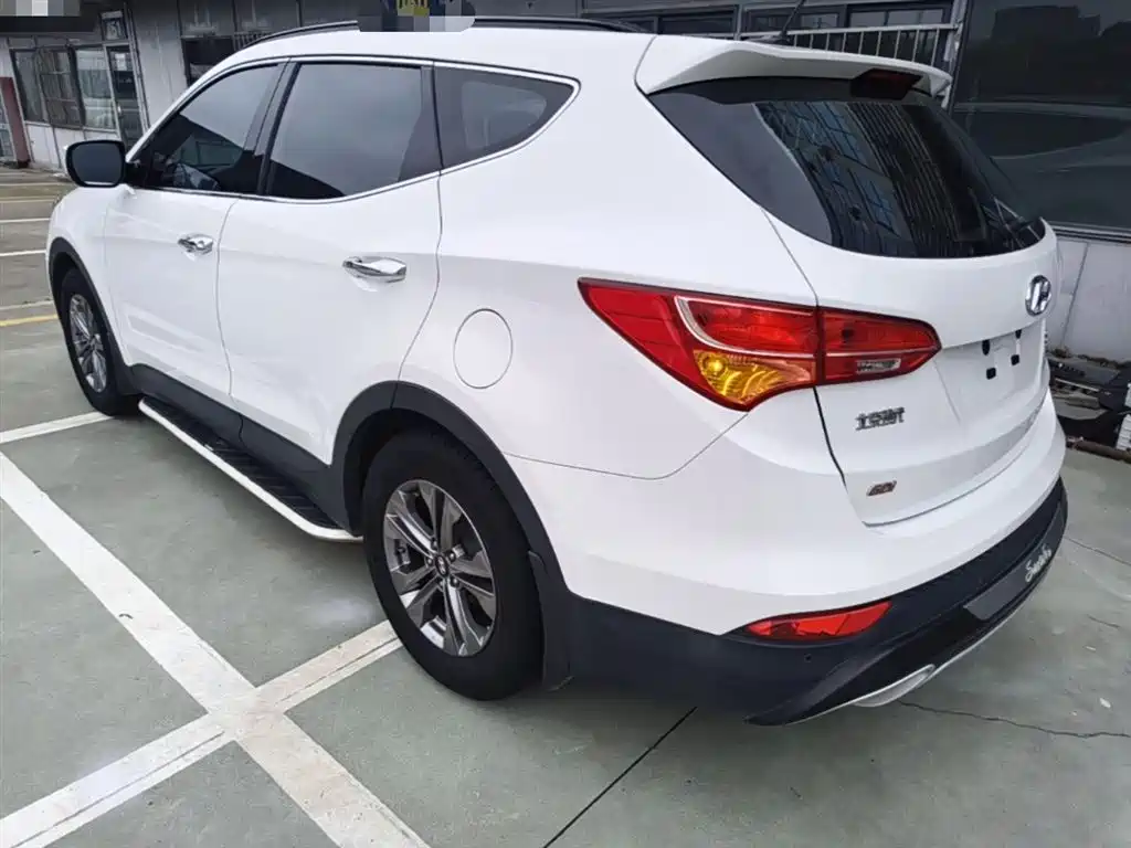 Hyundai Santa Fe 2015 2.4L Automatic 2WD Smart 5-seater фото 5