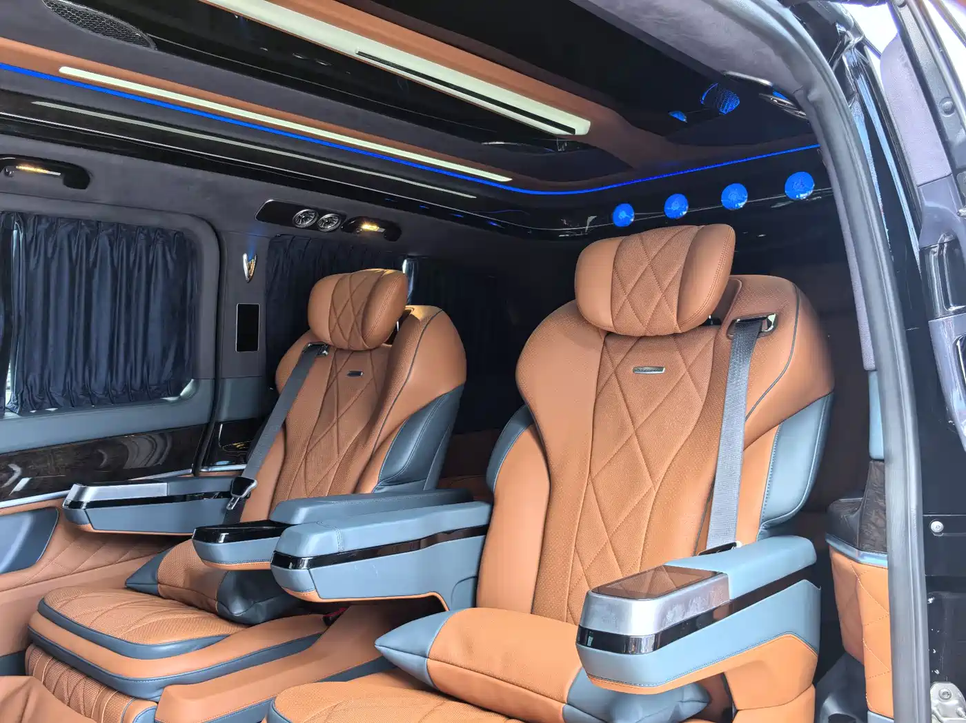Mercedes-Benz V-Class 2022 V 260 L Long Wheelbase Prestige Edition фото 25