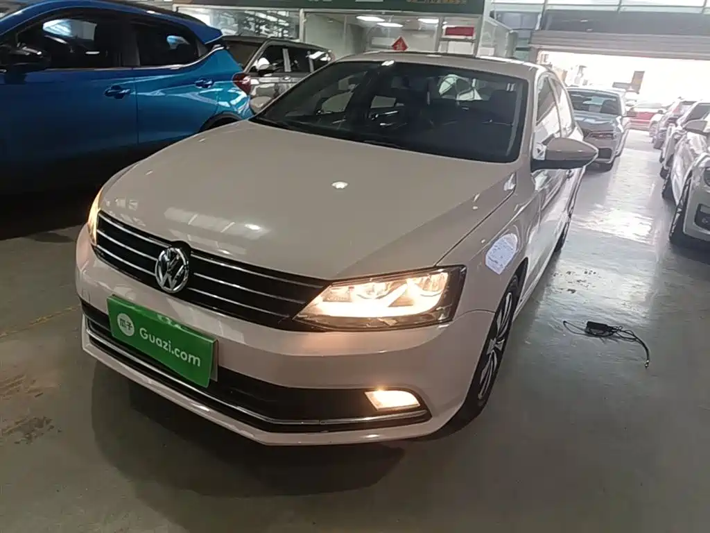 Volkswagen Sagitar 2017 1.6L Automatic Comfort фото 2