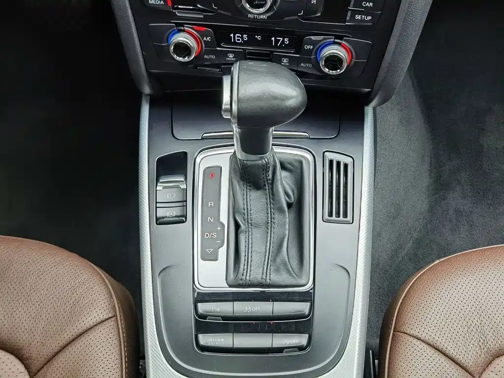 Фото 13 - Audi A4L