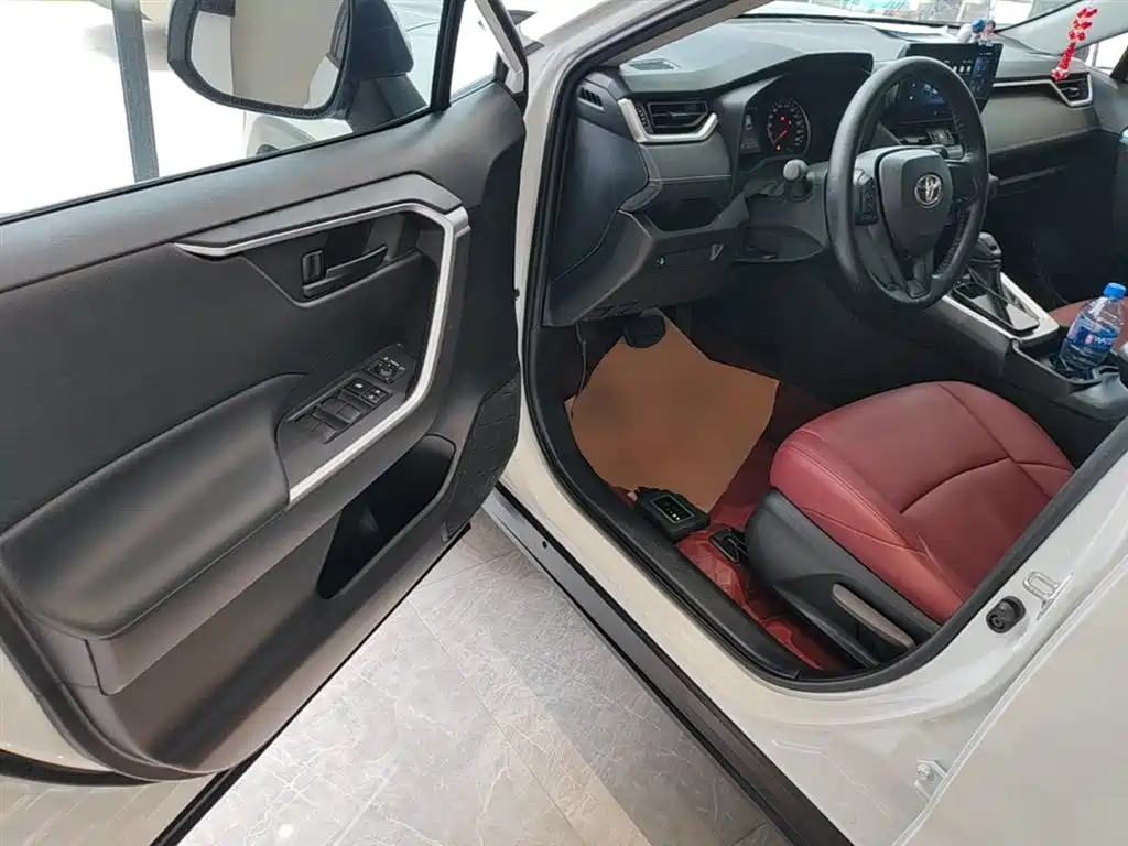 Toyota Wildlander 2023 2.0L CVT FWD LE фото 16