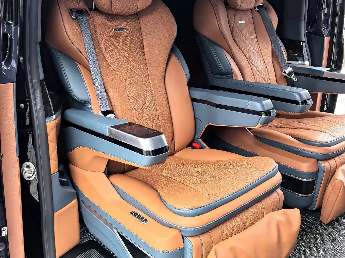 Mercedes-Benz V-Class 2022 V 260 L Long Wheelbase Prestige Edition фото 15