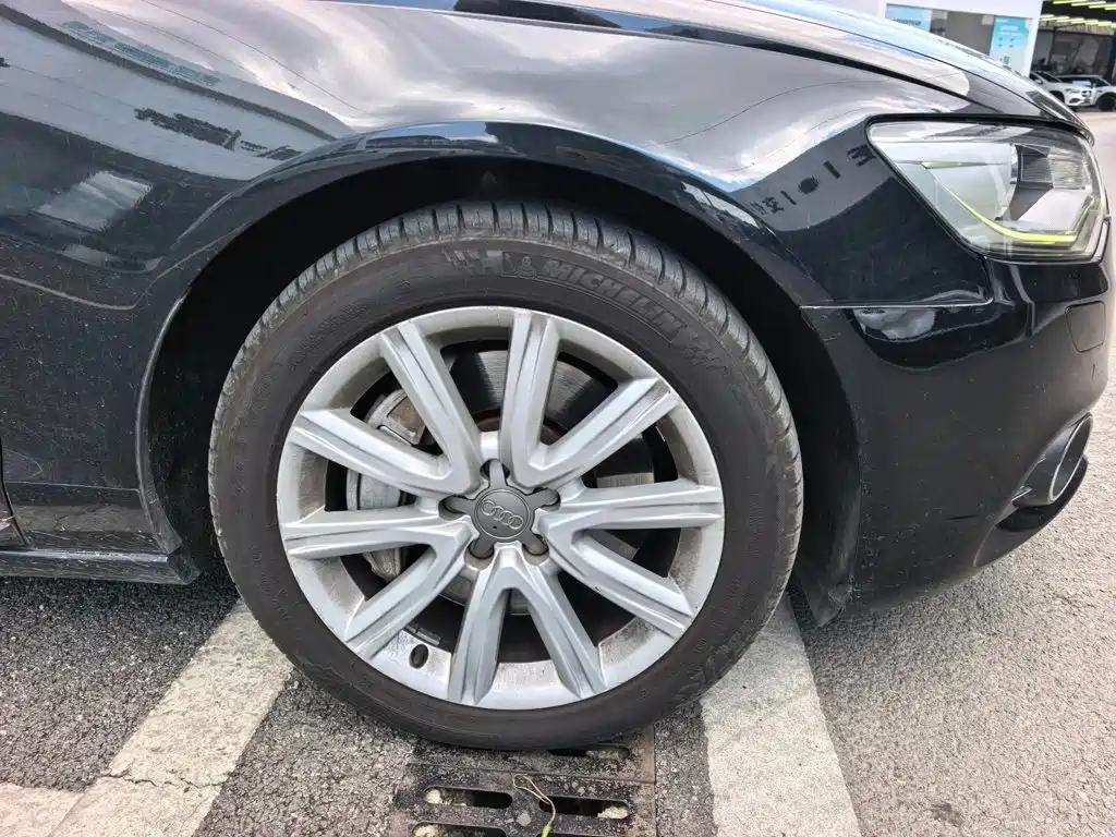 Фото 9 - Audi A6L