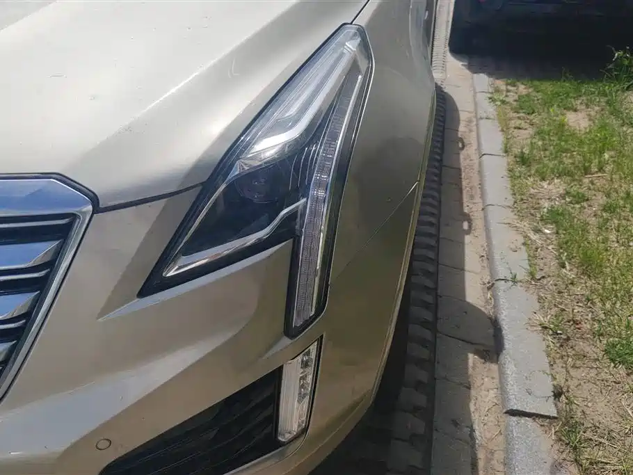 Cadillac XT5 2016 28T AWD Luxury Model фото 5